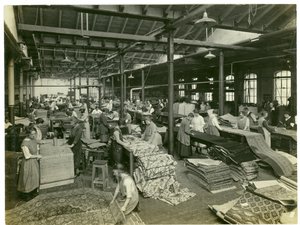 整理室，Axminster部分，地毯工厂，1923年 作者 英国摄影师